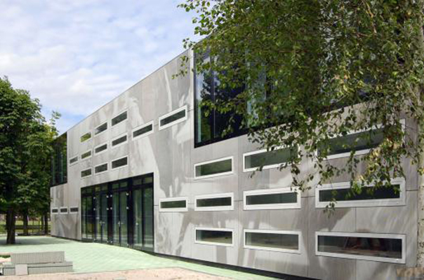 pictures-on-the-facade-2