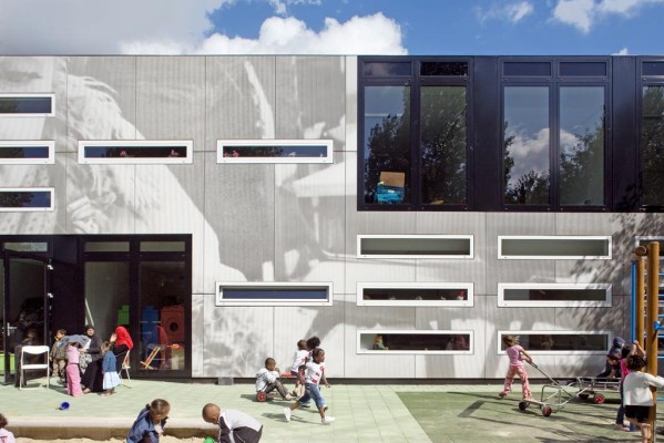 pictures-on-the-facade-3