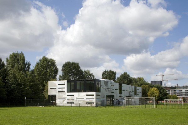 pictures-on-the-facade-4