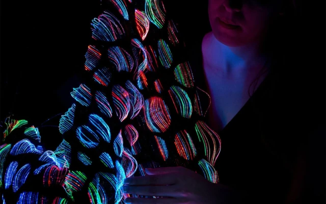 Weaving with light