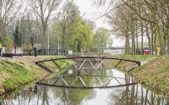 World’s first bridge with glass columns strong enough to hold student party