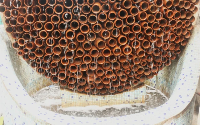 Terracotta cones and water make for low-tech air-conditioning