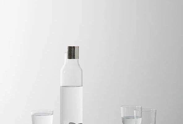 Pioneer: a carafe that purifies water using silver