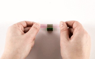 Mechnochromic material