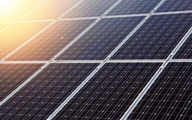 Stronger perovskite solar cells thanks to fluoride