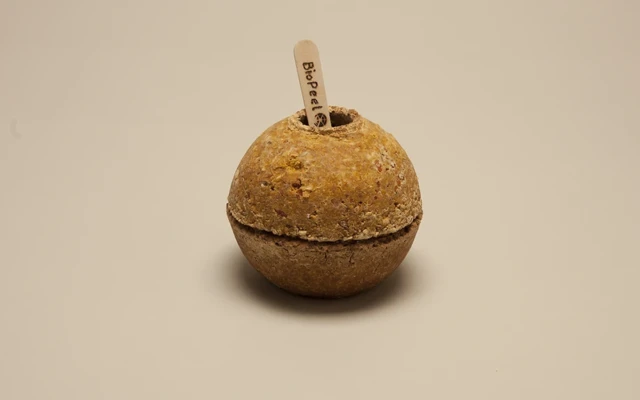Packaging material made from waste orange peels