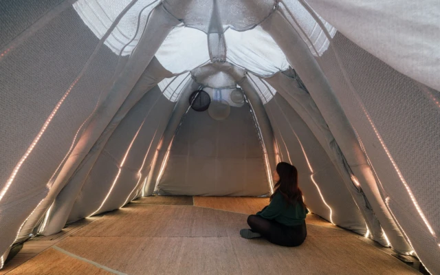 A 3D knitted structure with integrated lights
