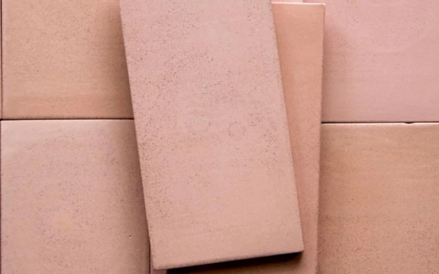 From iron sludge to ceramic products