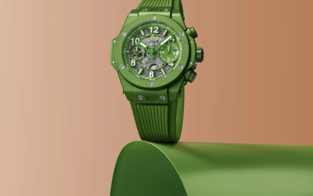 A watch made of recycled coffee cups and coffee grounds