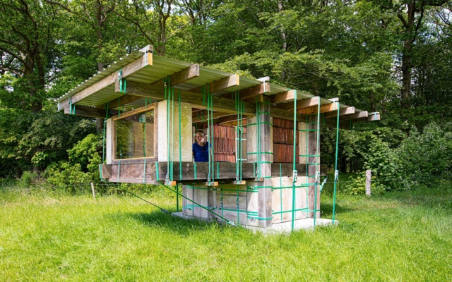 An overnight location made of borrowed materials