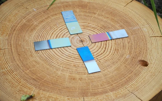 Anti-fogging and colourful coatings made of wood