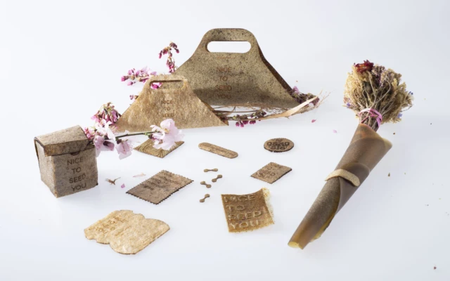 A material made of microalgae grown in wastewater