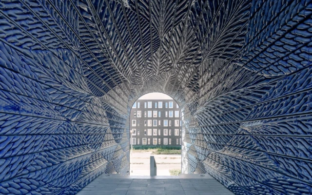 3D clay printed tiles inspired by Delft Blue porcelain