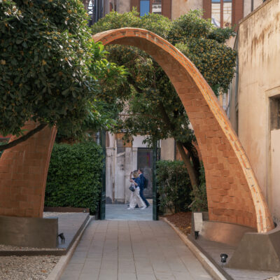 a-self-supporting-brick-arch-materialdistrict-2