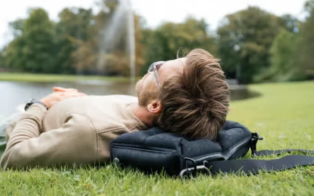 Cloud AirBag: A Revolutionary Lightweight, Inflatable Messenger Bag