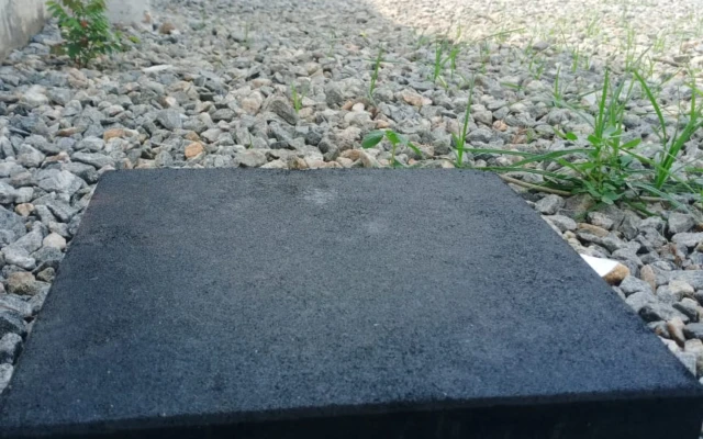 Recycled rubber tile