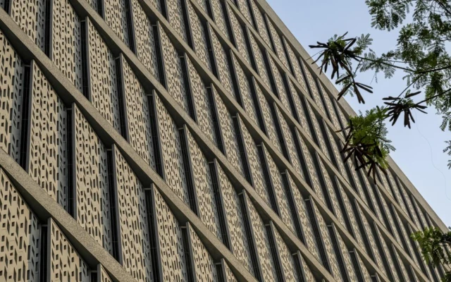 Climate-Responsive Office Design With Recycled And Low-Carbon Materials