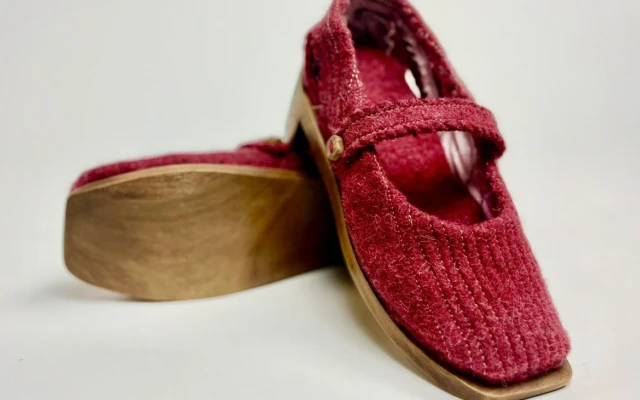 Tulip Poplar And Recycled Wool Shape Decomposable Footwear