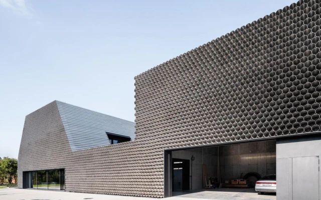 Raw Aluminium Defines Gambit Office And Warehouse
