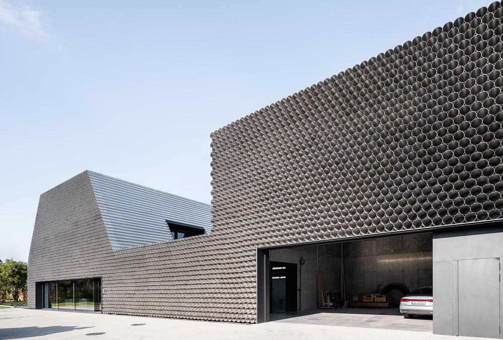 Raw Aluminium Defines Gambit Office And Warehouse